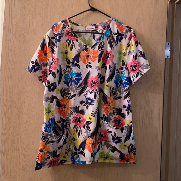 Scrub top - Picture 1 of 1